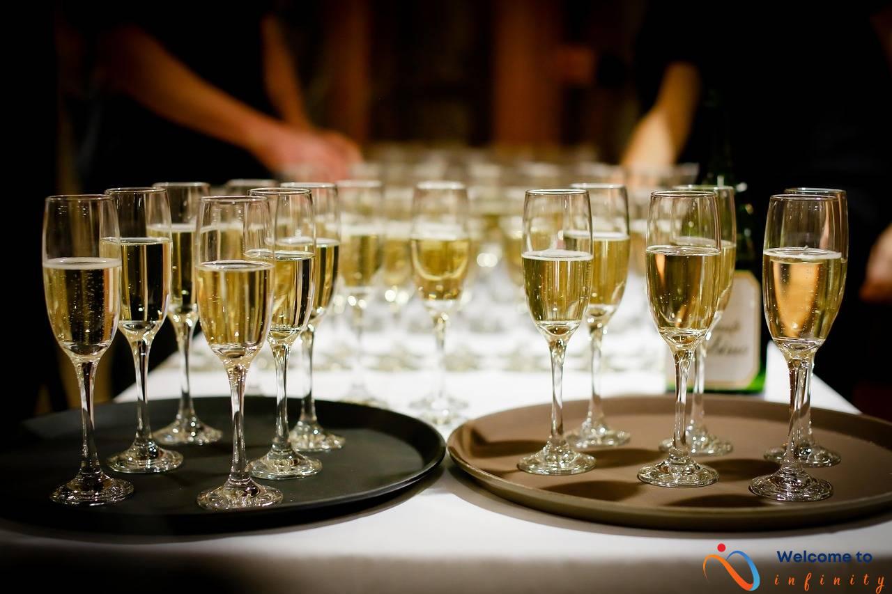 7 Creative Ways to Announce Your Wedding Date